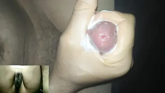 Kızlar görüntülü görüşmede mastürbasyon yapıyor