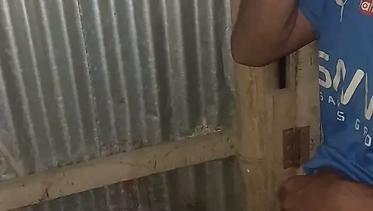 Başka bir adamın karısının odasına girdim ve onu hafifçe öptüm.