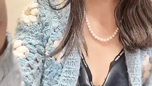 Hana'nın Minik Ekstra Islak Amcığı Parmakla Çok Azgın