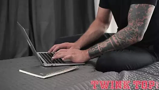 Süper twink austin genç kas baba dolf dietrich'in başında!