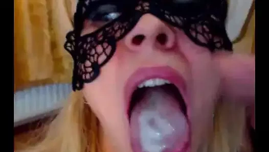 2 ateşli sarışın yutuyor