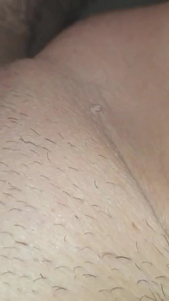 Мощный момент из "Он так хорошо трахает меня. Его член заскользит глубоко в мою пизду. Так вкусно. Он сквиртует глубоко в мою пизду. Все"