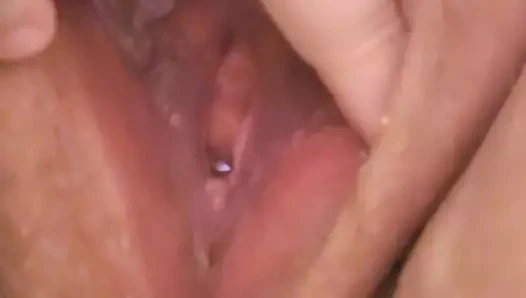 İri güzel kadın işiyor