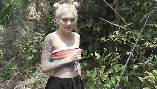 Ateşli sarışından ormanda sulu sakso ve ağzına boşalma!