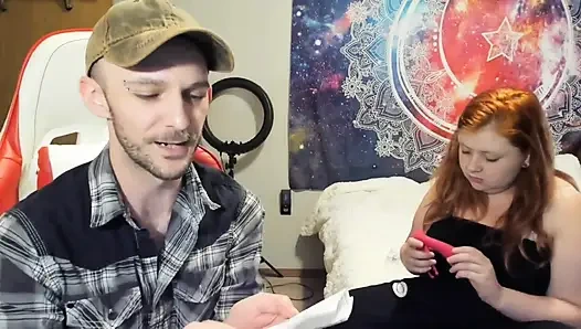 Animour külot dildo kutularını açıp mastürbasyon yapıyor