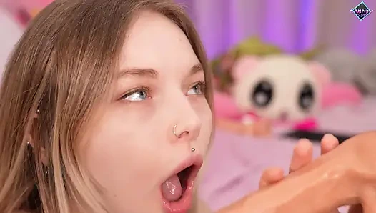 Dildo ile canlı gösteriden ateşli bir an. Karneli Bandi