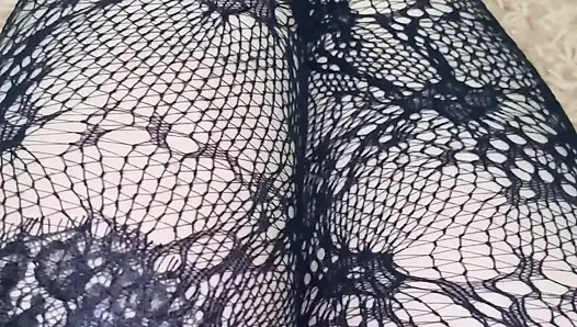 Seksi çoraplı ve çizmeli bacaklarımla oynuyorum