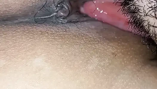 Kocam işteyken üvey babam beni sikiyor. Bölüm 1
