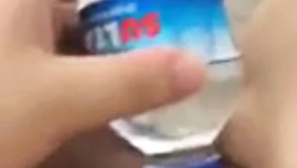 Elif Hanim Yarak Bulamamis Sise Sokuyor 2