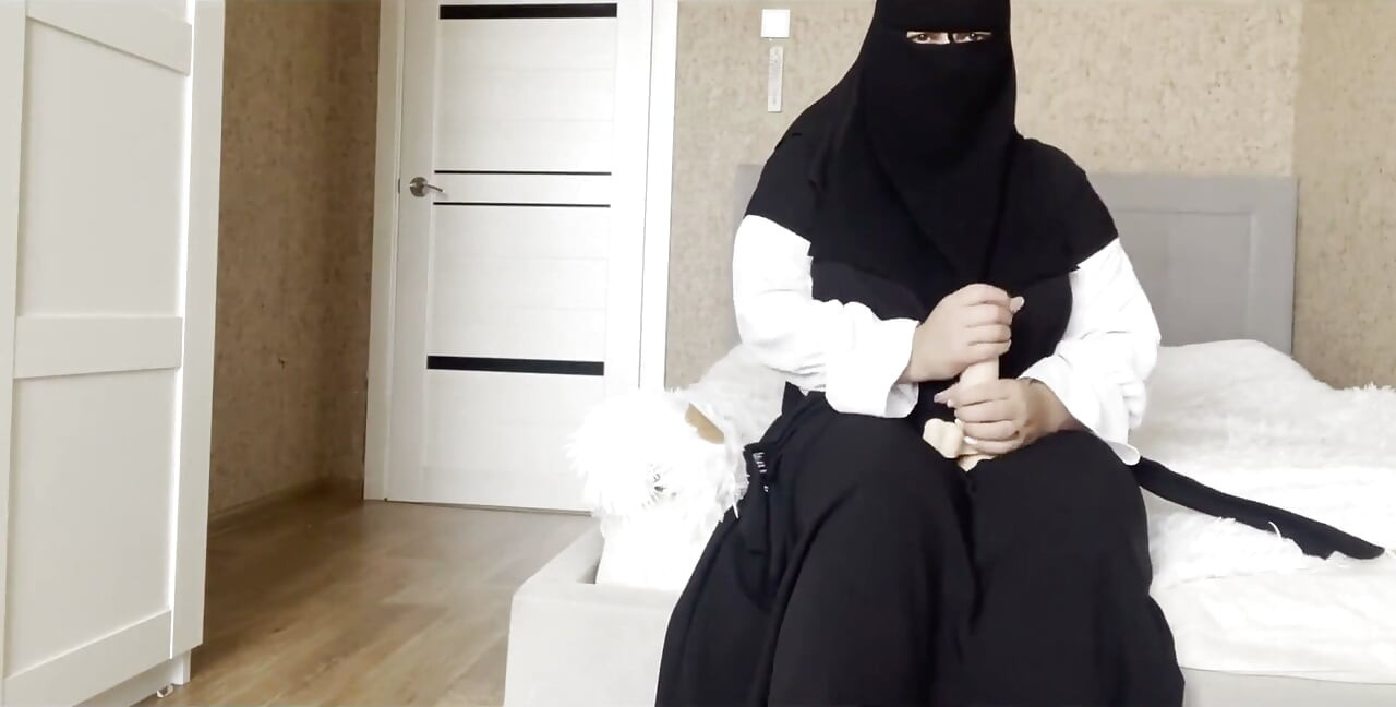 Çoraplı Arap Khalifa üvey oğluna mastürbasyon talimatları veriyor
