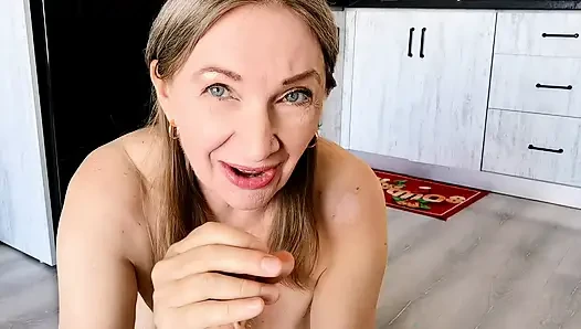 Olgun üvey anne seninle ateşli seks yapıyor