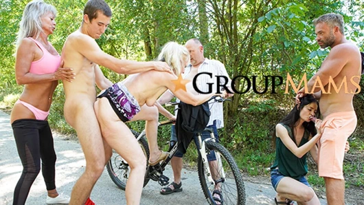 Low Riders! Olgun bayanlar grup yaraklarıyla nasıl sikişeceklerini biliyor