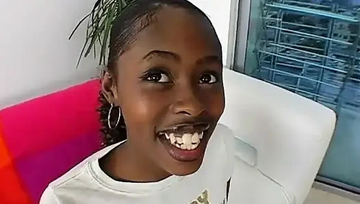 Minyon fahişe Brown Suga büyük bir yarak alıyor