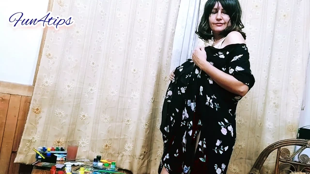 bahşiş için güzel siyah elbisemi yırtıyorum