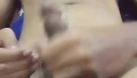 Küçük yarak ve zıplayan göt oynuyor