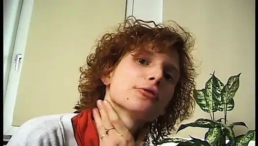 Küçük memeli esmer sürtük oyuncu seçmelerinde sikiliyor