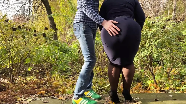 Kayınvalideni açık havada işerken gördün mü?