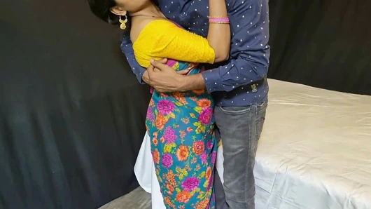 Seksi figür edepsiz ateşli kadınlar komşu evinde seks yapıyor