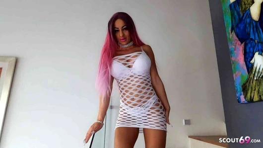 Büyük memeli Alman sürtük barbie kaltak cathy b yaşlı adamla amatör anal seks randevusnda