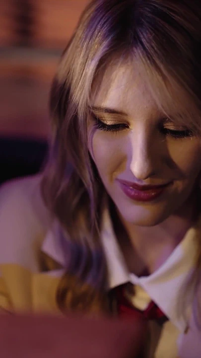 İri güzel kadın 18 yaşındaki köleyi sikiyor - sert lezbiyen parazitli klitoristen klitorisine ve göğüslerine sürterek fışkırtıyor | Klip 1