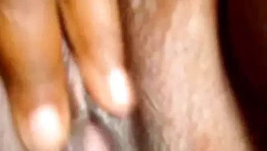 Adım anne kendine yardım ediyor