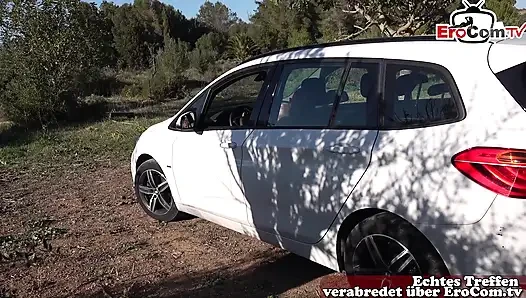 Alman tatilçi Mallorca havaalanından aldı ve sevişti.