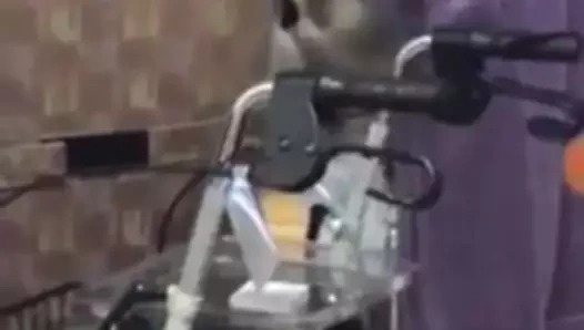 Baba pusi dedi na proslavi