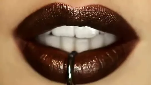 Büyük memeli orta yaşlı seksi kadın Jenna Cruz ayrıldıktan sonra oğlunun arkadaşından yarak alıyor