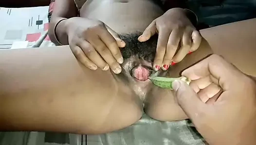 Kız öğrenci ladyfinger tarafından sikiliyor