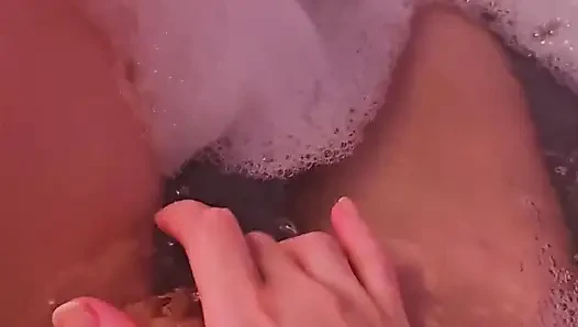 Buharlı Bir Banyo Için Bana Katıl