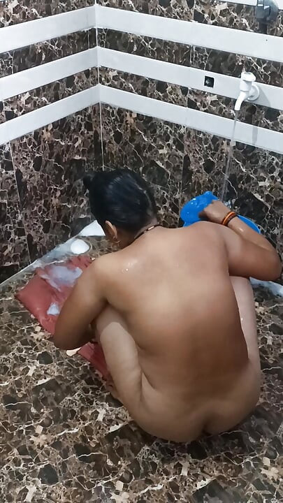 Hintli seksi kadın yarasa odası videosu