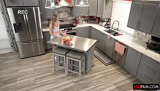 Отчим использует меня как его личную игрушку для траха