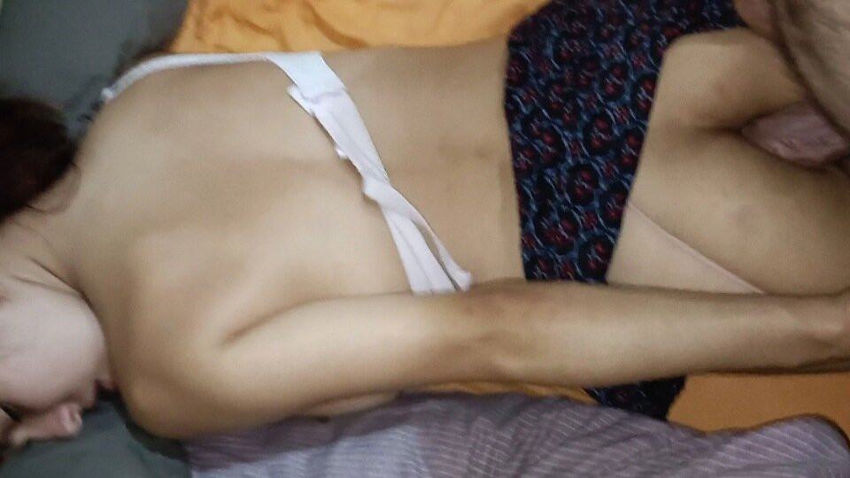 Arkadaşımın kız arkadaşı büyük horozumla anal seks denemek istiyor, bu yüzden onun erkek arkadaşının canı acımasın