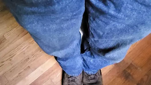 Erkek kıyafetlerinin altında kadın kılıklı