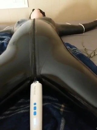 lastik bağlı ve alay daha fazla