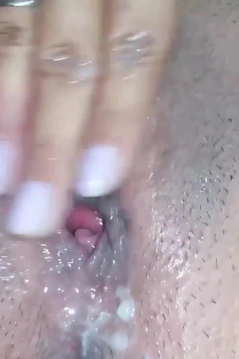 Çiftlikte ıslak amcığıma mastürbasyon yapıyor