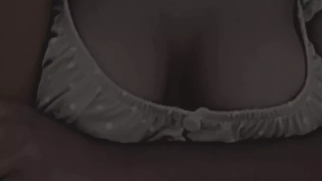 Gece yarısı karımı sert sikiyorum, yatak odasında romantik seks