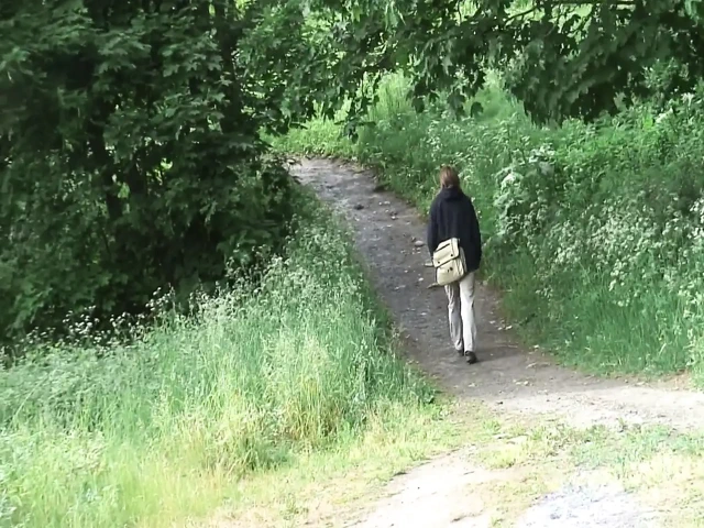 Halka açık plajda sert üçlü seks