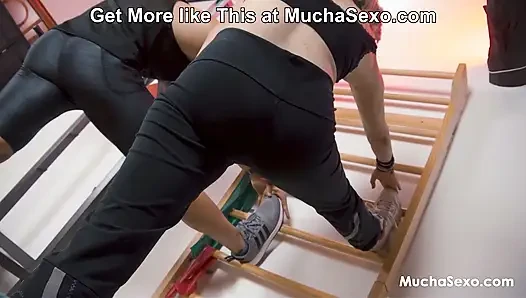 Мой тренер по спортзалю перемотал мне что-то новое сегодня в MuchaSexo