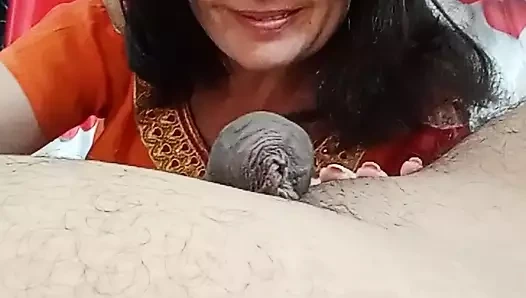 Sürtük evli kadın büyük bir yarağı azdırıyor.