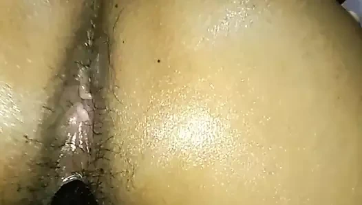 Yağlı seksi vücudumla gerçek eğlencenin tadını çıkarıyorum