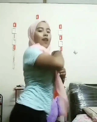 Awek tayang punggung