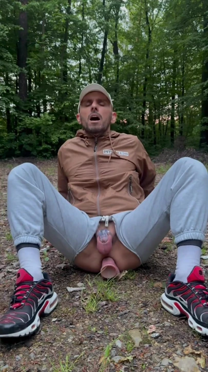 Sport jock rubbing his malepussy with a dildo outdoor till he is squirting | Clip 1