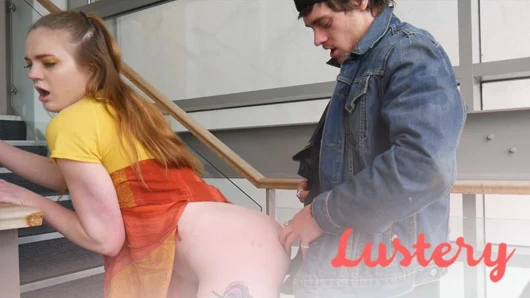 Carly Rae erkek arkadaşını açık merdiven boşluğunda sikiyor - şehvet