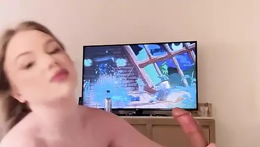 Küçük üvey kardeşim odamı paylaşıyor ve sıkı amcığımı sikiyor - büyük dölleme