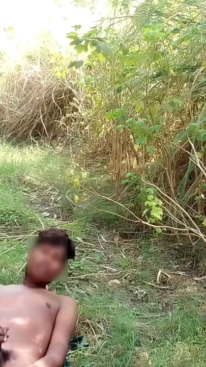Ateşli genç kız ormanda uzun sert yarakla sert mastürbasyon yapıyor rohit boşalma Hintli oğlan seks videosu | Klip 1