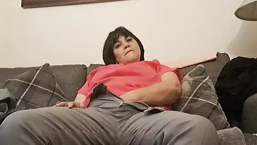 Üvey oğul yalnız ve sikişmek için birbirimizi baştan çıkarıyoruz ve neredeyse yakalanıyoruz