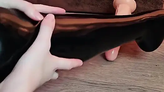 Lateks dildo ayakla mastürbasyon