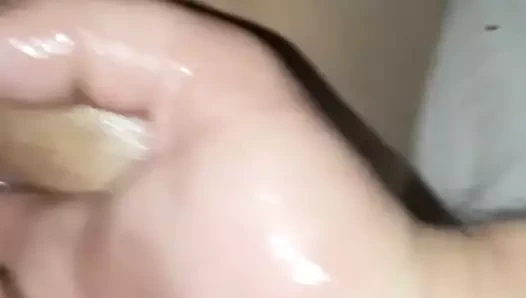 kıçındaki parmaklarımı seviyor