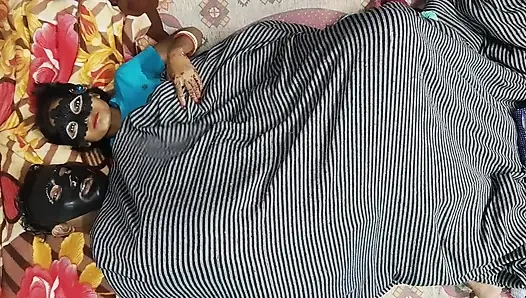 Genç üvey kız kardeş erkek kardeşine götünü siktiriyor, ilk kez ağrılı anal seks